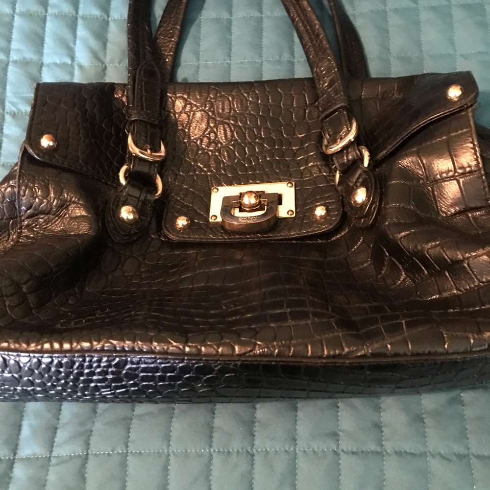 A beautiful DKNY handbag in good used condition.